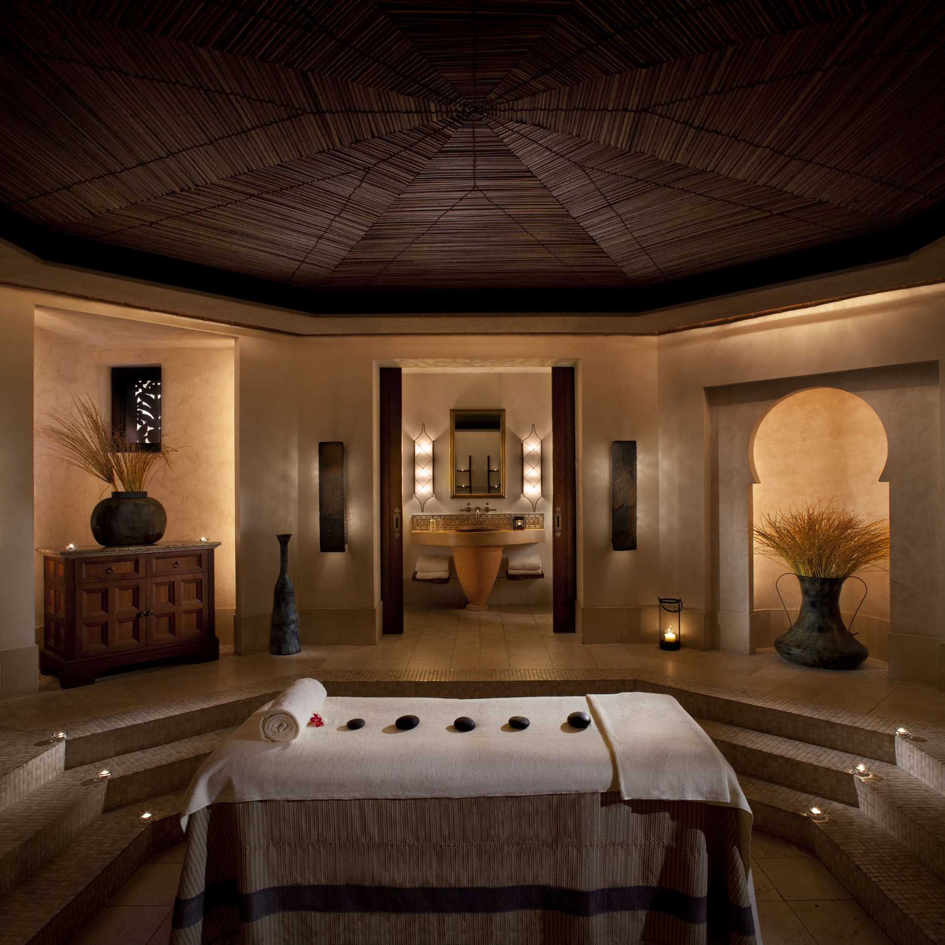 A Jumeirah Al Qasr spa treatment room| Dubai, U.A.E. | 